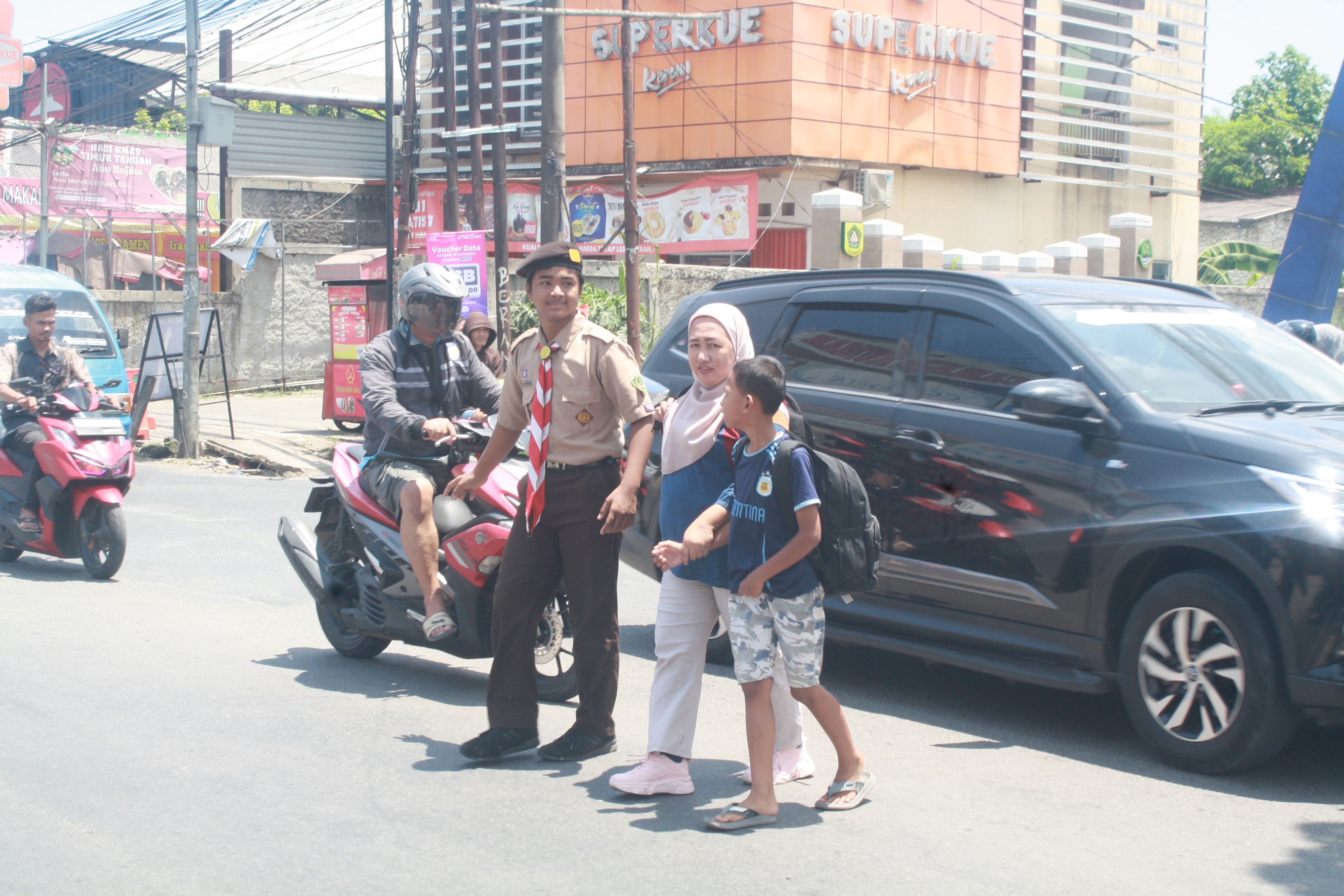 H-2 Lebaran, Aktivitas Masyarakat Membludak, Pramuka Kwarran Leuwiliang Siaga
