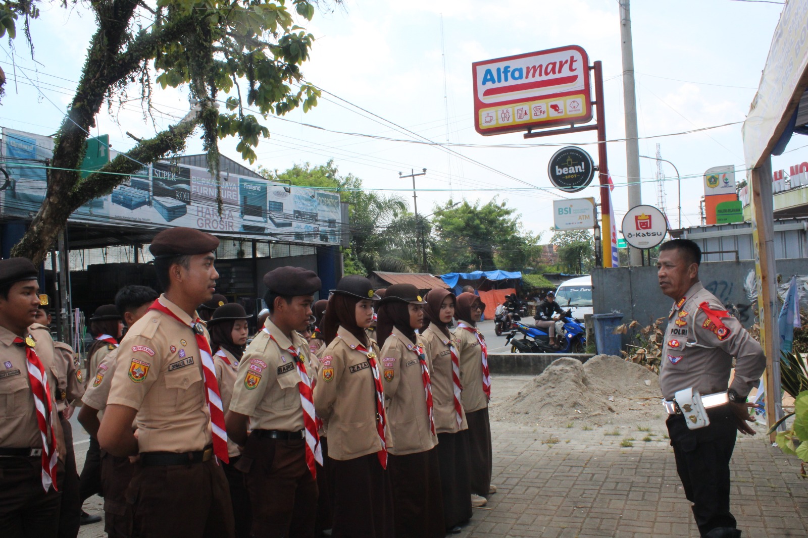 PESAN KANIT LANTAS POLSEK LEUWILIANG KEPADA PESERTA PAM KARYA BHAKTI LEBARAN 2026