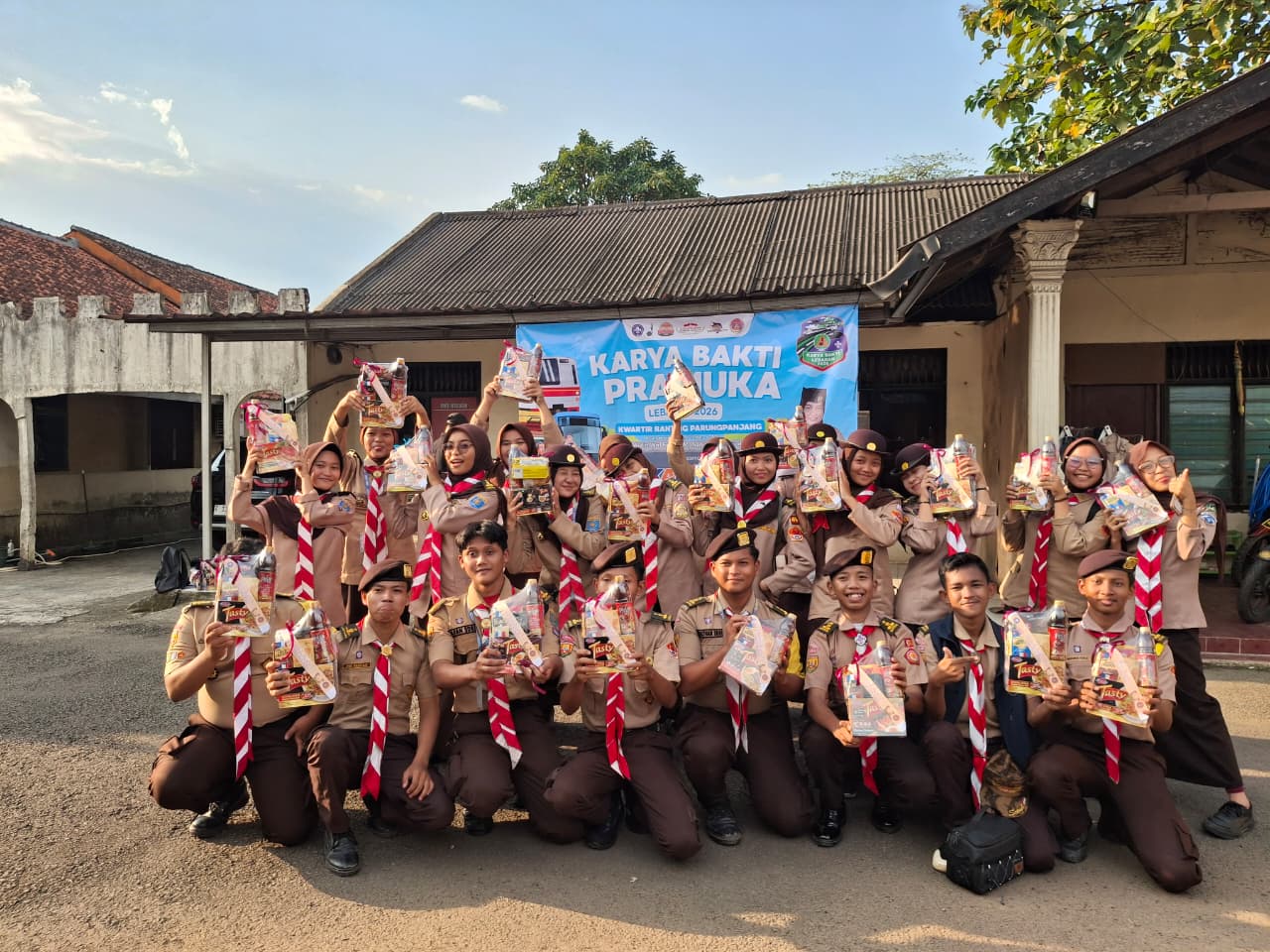 KWARRAN PARUNGPANJANG SERAHKAN BINGKISAN CINTA KASIH UNTUK ANGGOTA PRAMUKA PETUGAS KARYA BAKTI LEBARAN 2026