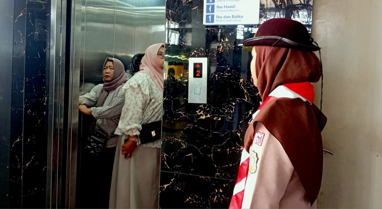 Fasilitas Lift Jadi Andalan Penumpang di Stasiun Parungpanjang Saat Arus Lebaran