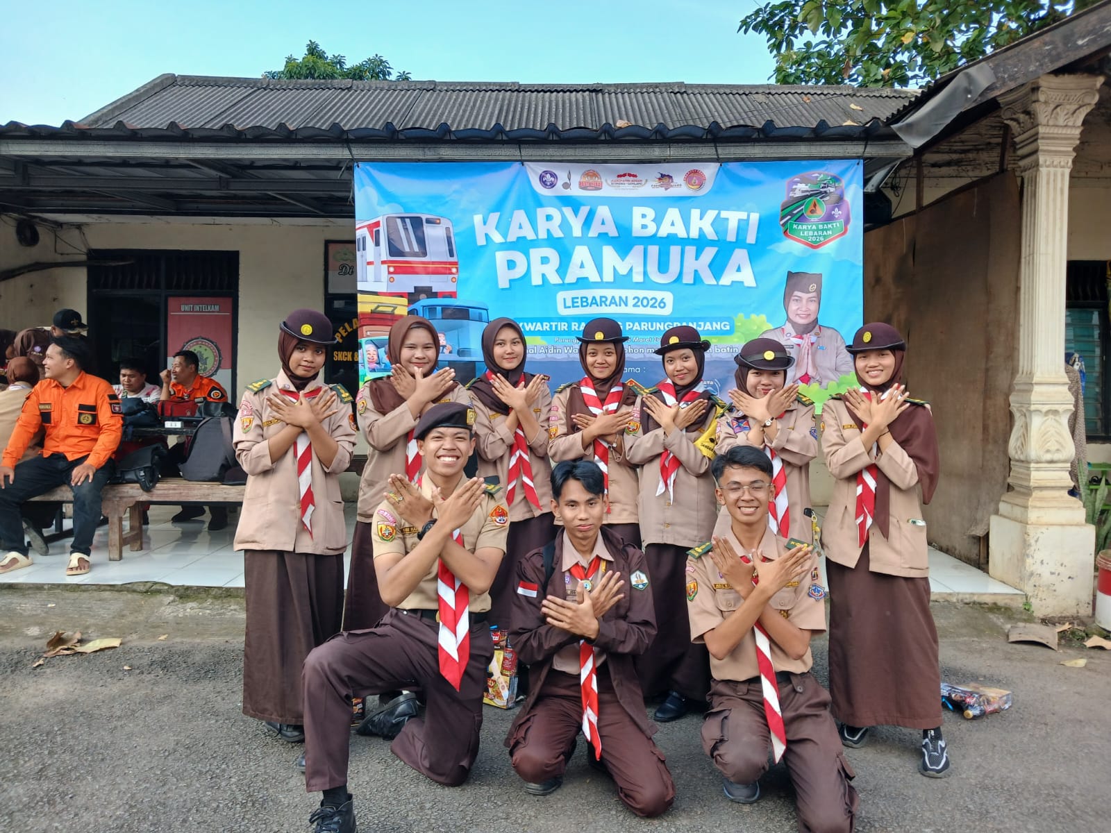 Gugus Depan SMAN 1 Parungpanjang Berkontribusi Aktif dalam Karya Bakti Lebaran 2026