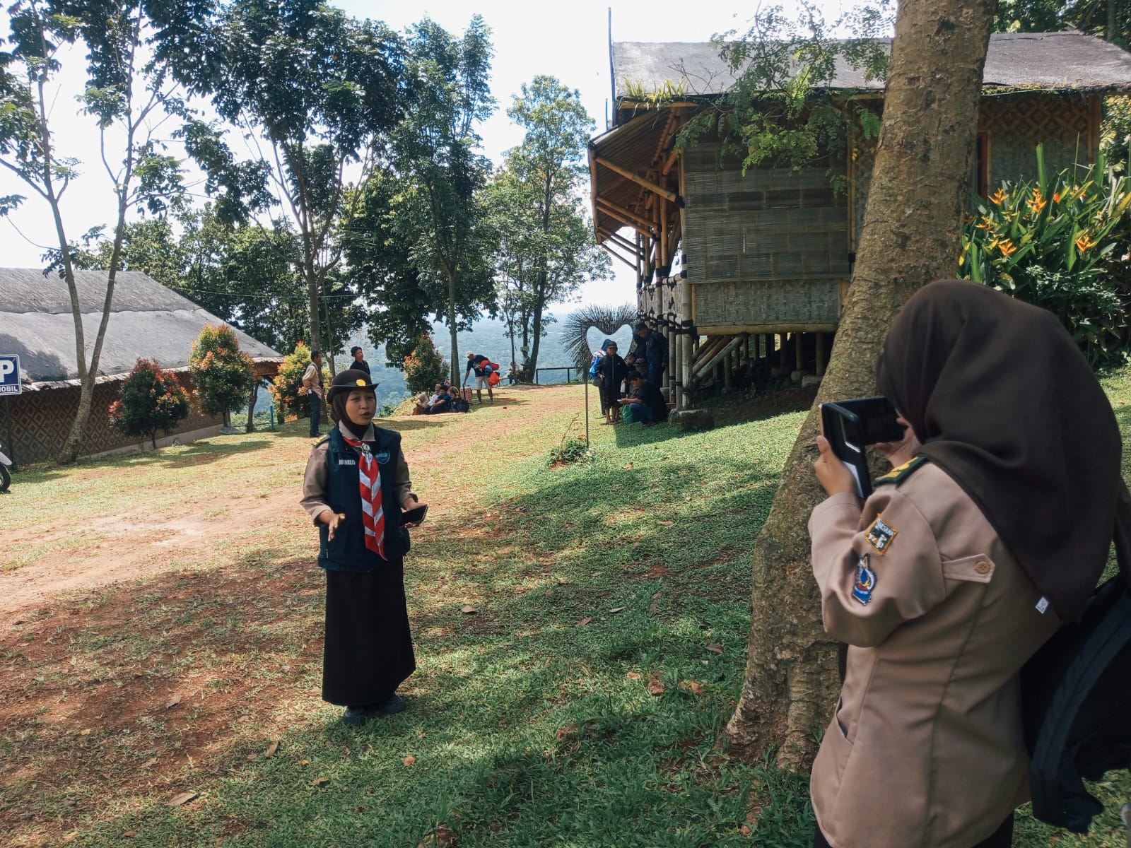 Pantau Langsung Puncak Menara Gunung Dago, Warta Pandu Hadirkan Informasi Aktual di Tengah Ramainya Lebaran