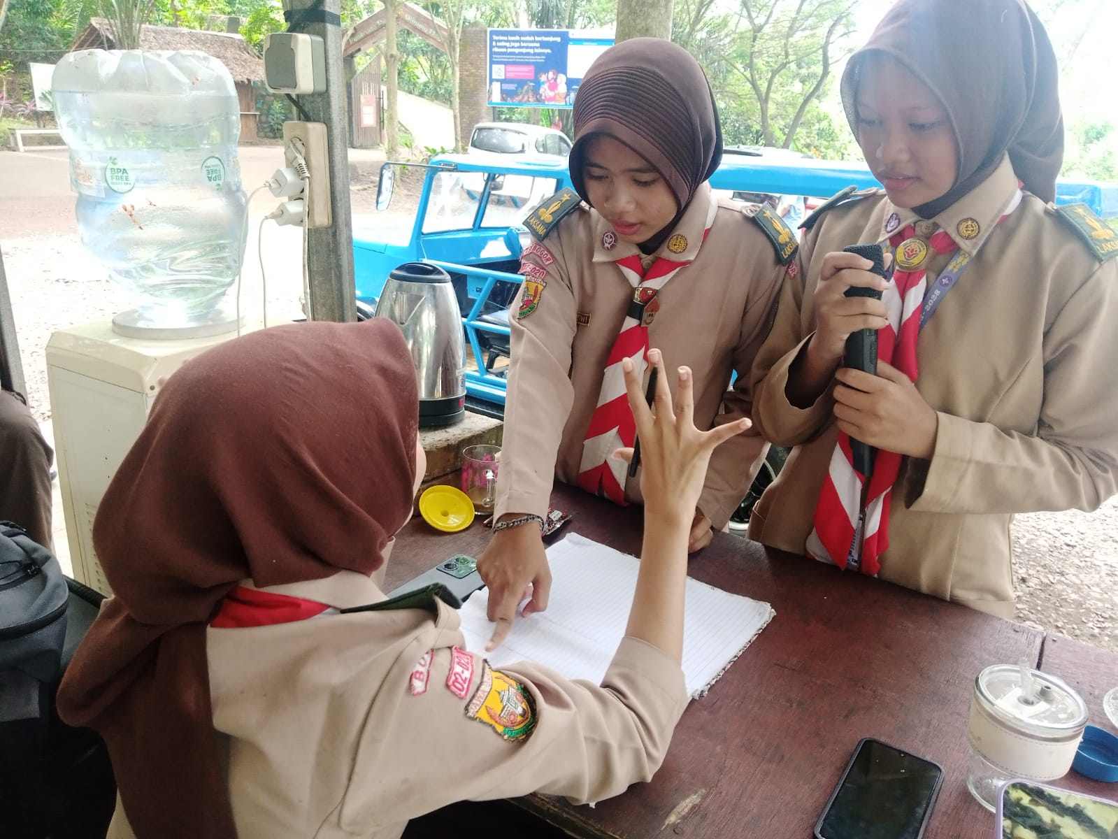 Tertibkan Arus Wisata, Saka Wana Bakti Lakukan Pendataan Penumpang Jeep di Wisata Alam Gunung Dago