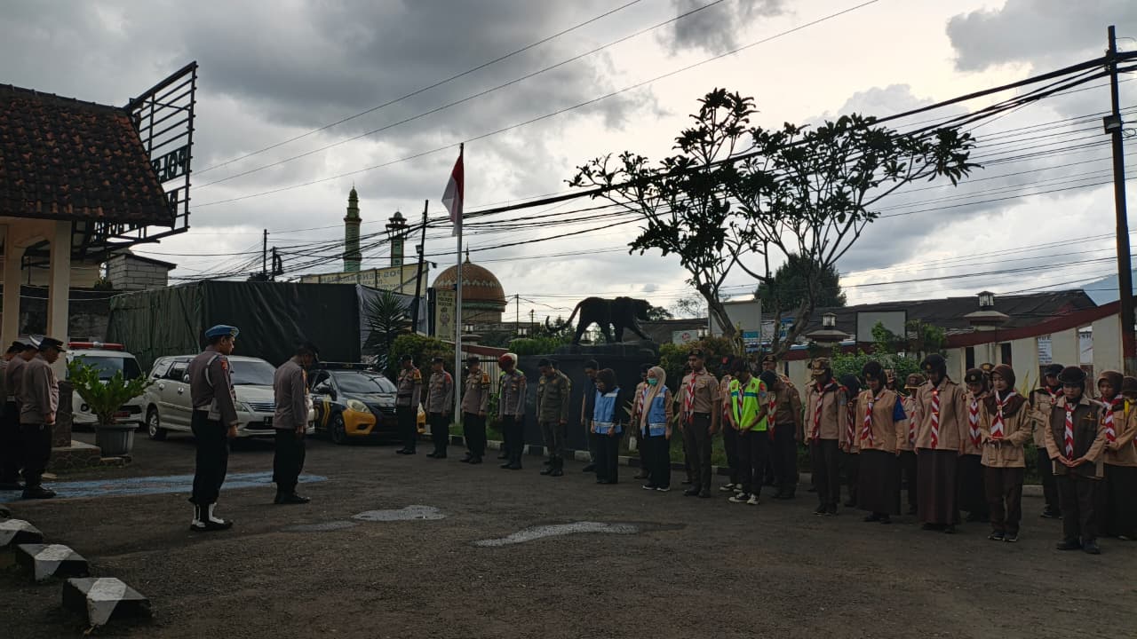 Apel Sore Bersama Kapolsek Caringin, 22 Anggota Pramuka Perkuat Kesiapan Pengamanan Arus Mudik
