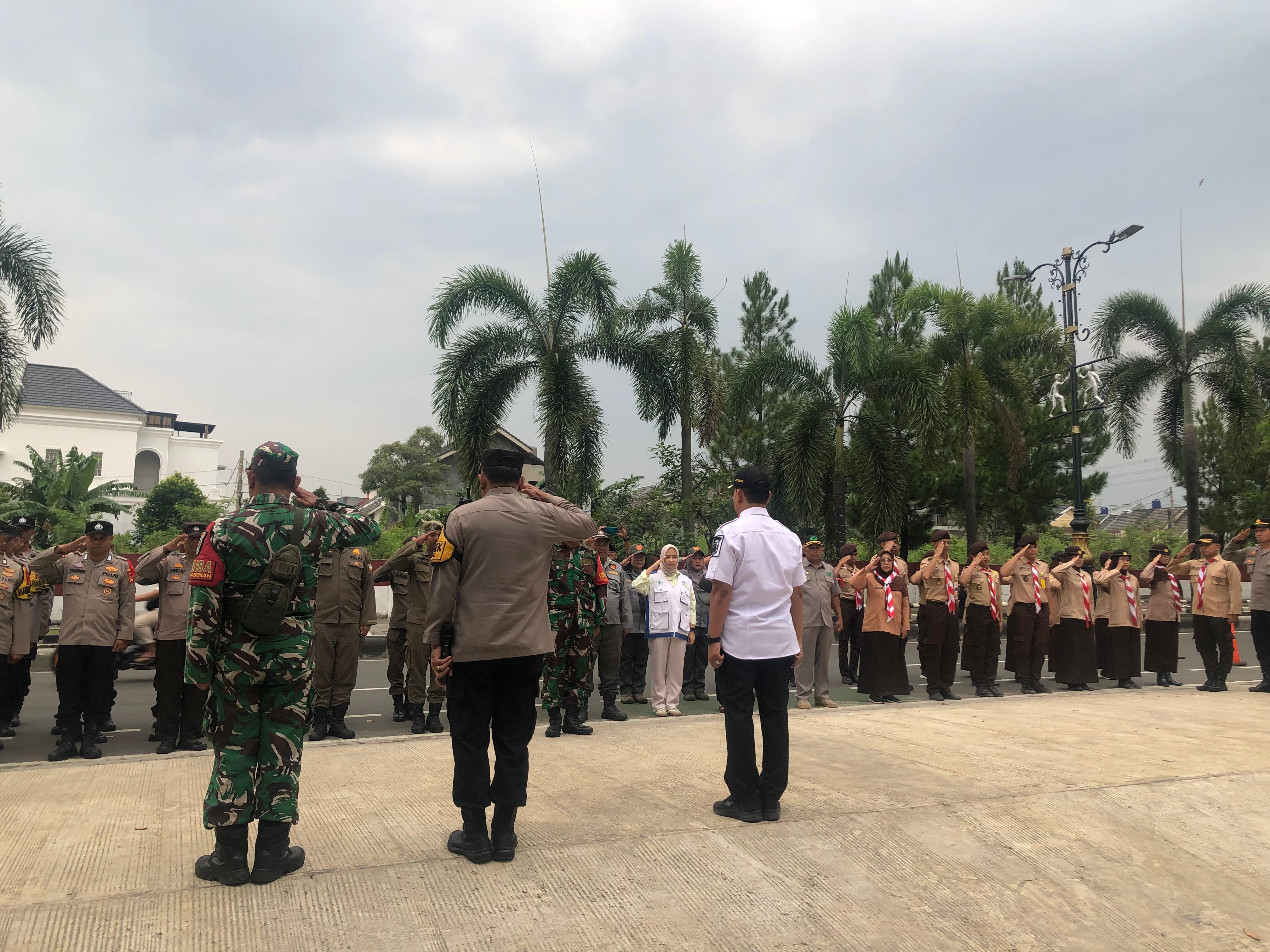 apel sore menjelang malam takbiran bersama bpk. Kapolsek dan camat cibinong