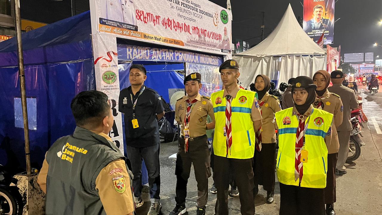 Kegiatan KBL pada malam takbiran di pos PAM Simpang cibinong