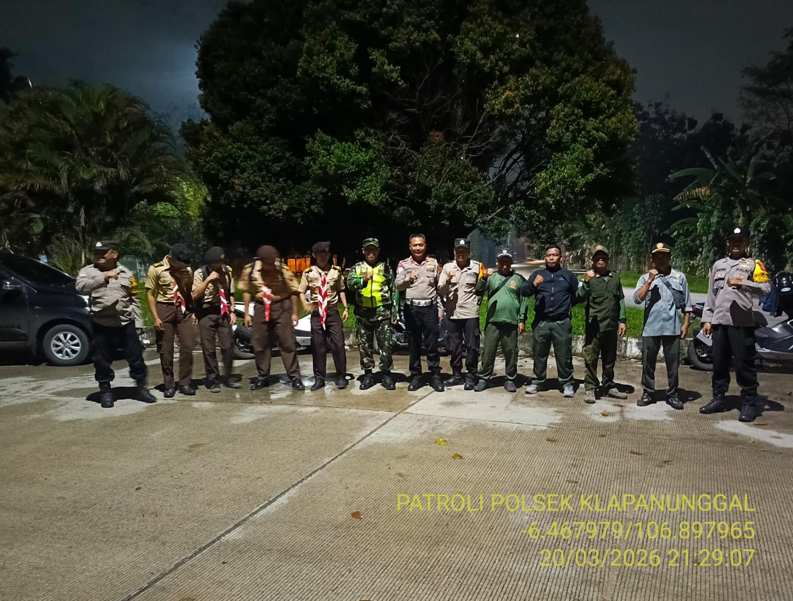 Pramuka Penegak Kwarran Klapanunggal Turun Langsung Bantu Pengamanan Malam Takbiran