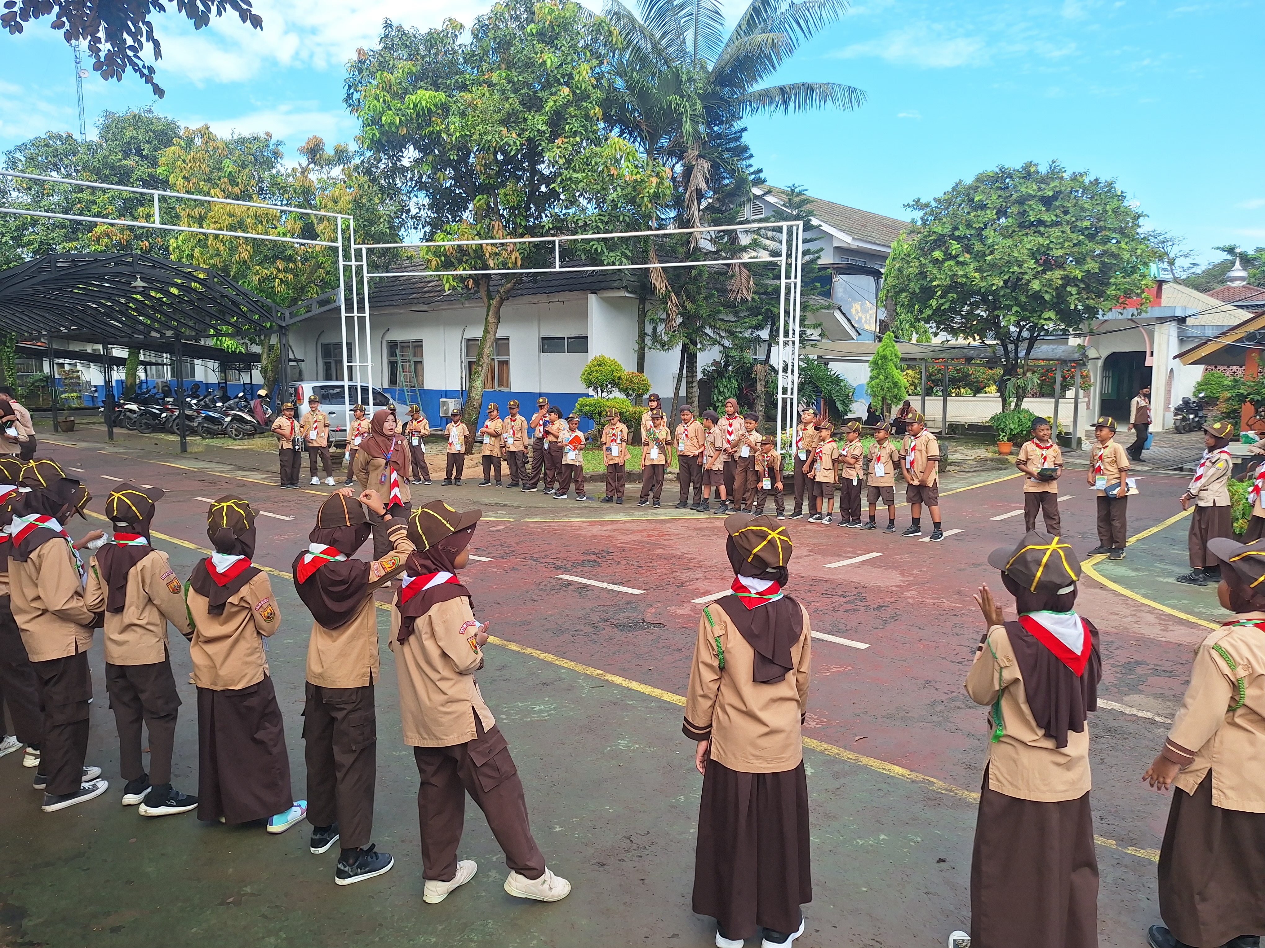 Pramuka Siaga Kwarran Cileungsi Asah Jiwa Kepemimpinan dalam Gladian Pimpinan Barung