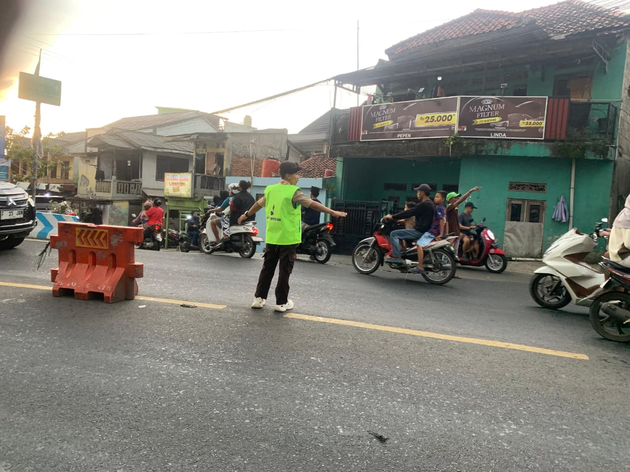 Karya Bakti Lebaran: Pramuka Kwarran Ciampea Bantu Urai Kepadatan Pada Mudik Lebaran Tahun 2026