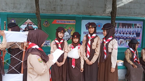 Semangat Pramuka MTs. Al-Furqon Cileungsi Ikuti Lomba Tingkat I