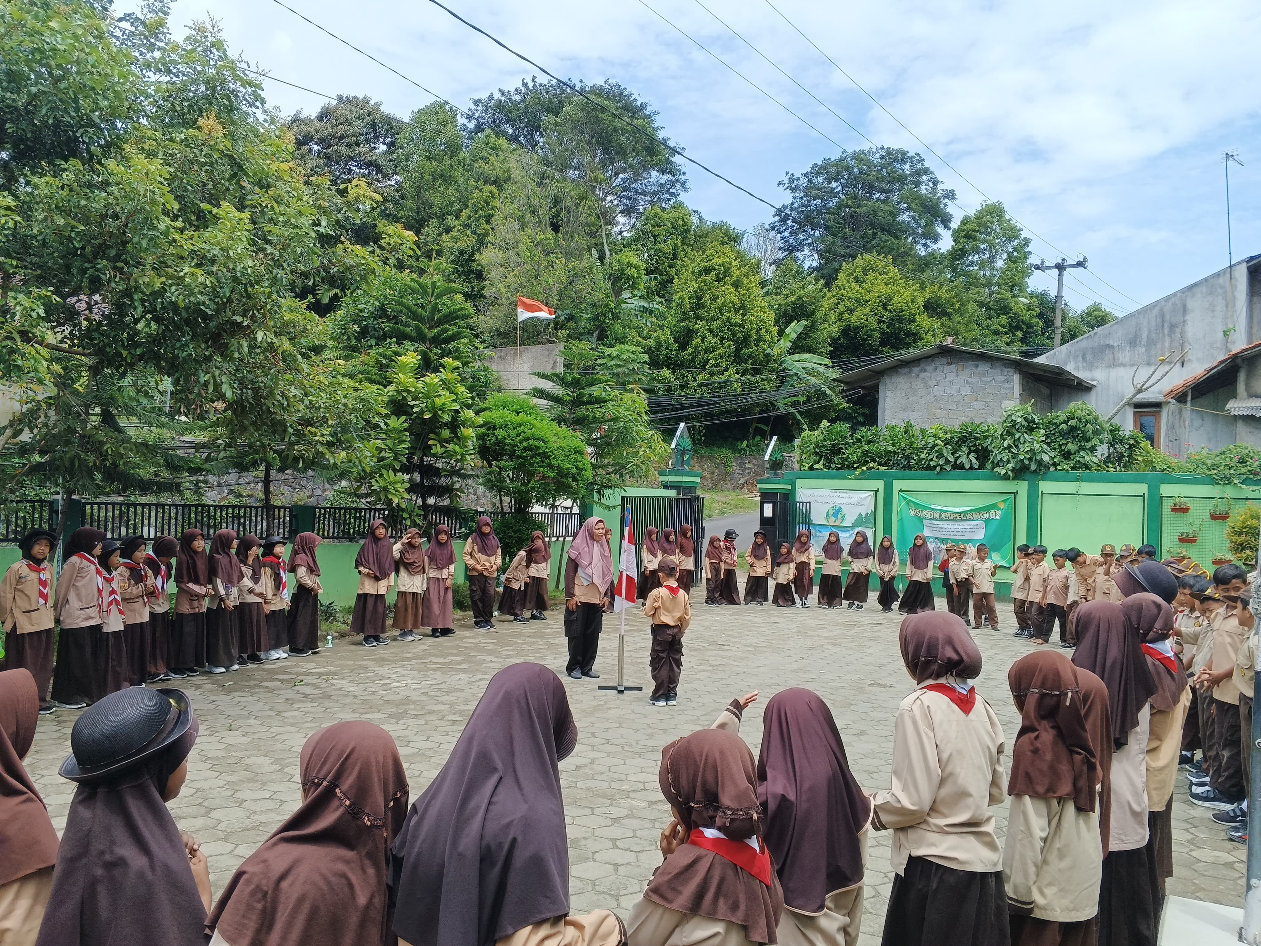 Seru dan Edukatif! Latihan Pramuka SDN Cipelang 02 Bentuk Karakter Sejak Dini