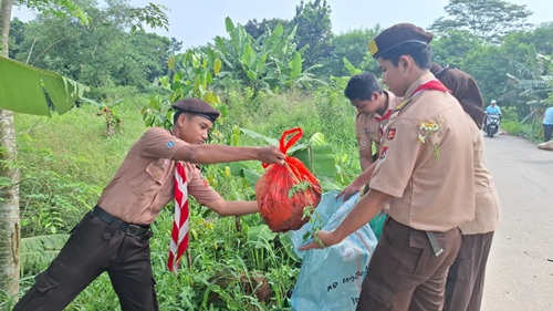 Giat Jumsih Jadi Media Pramuka Peduli Kwarran Cileungsi Ciptakan Lingkungan Bersih