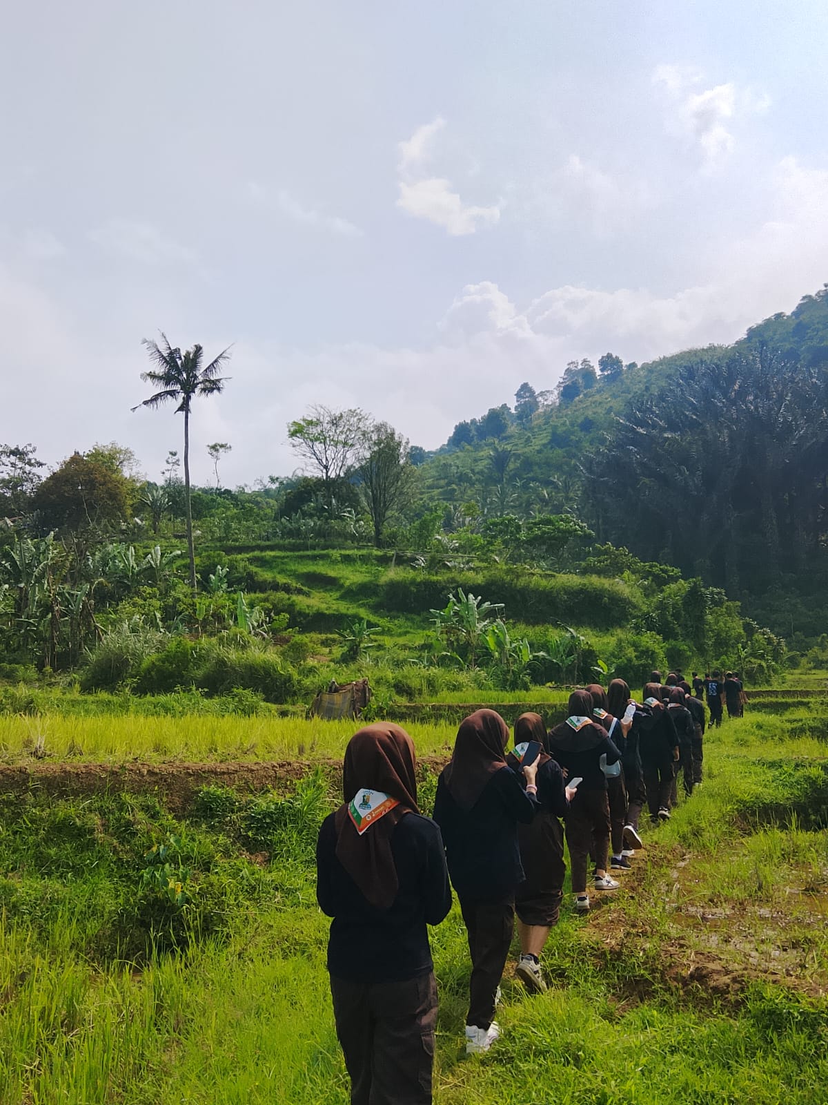 Refleksi di Alam Terbuka! Tadabur Alam Pramuka Penggalang MTs. Ma’arif NU Perkuat Iman dan Kepedulian Lingkungan