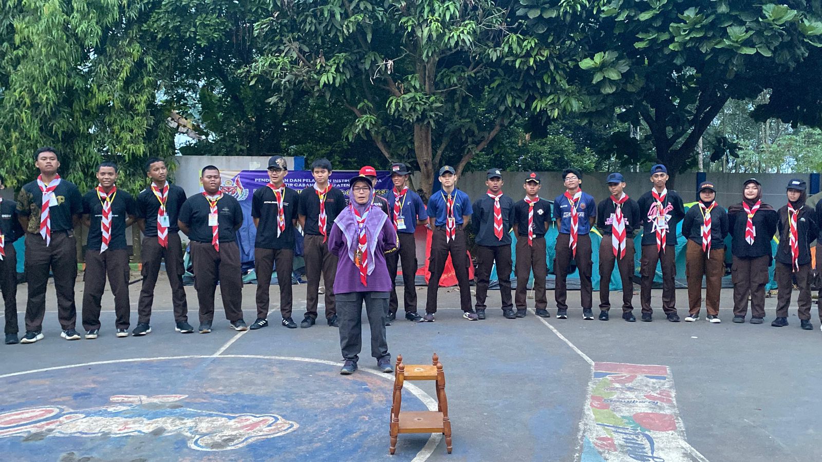 Pramuka SMK Bina Teknika Belajar Tata Upacara Pramuka Siaga Pada PPIM 2026