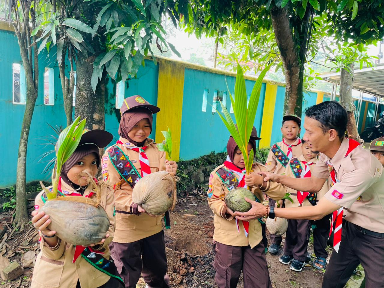 Hebat! Calon Siaga Garuda SDN Malahpar Jadi Pelopor Gerakan Menanam di Kabupaten Bogor