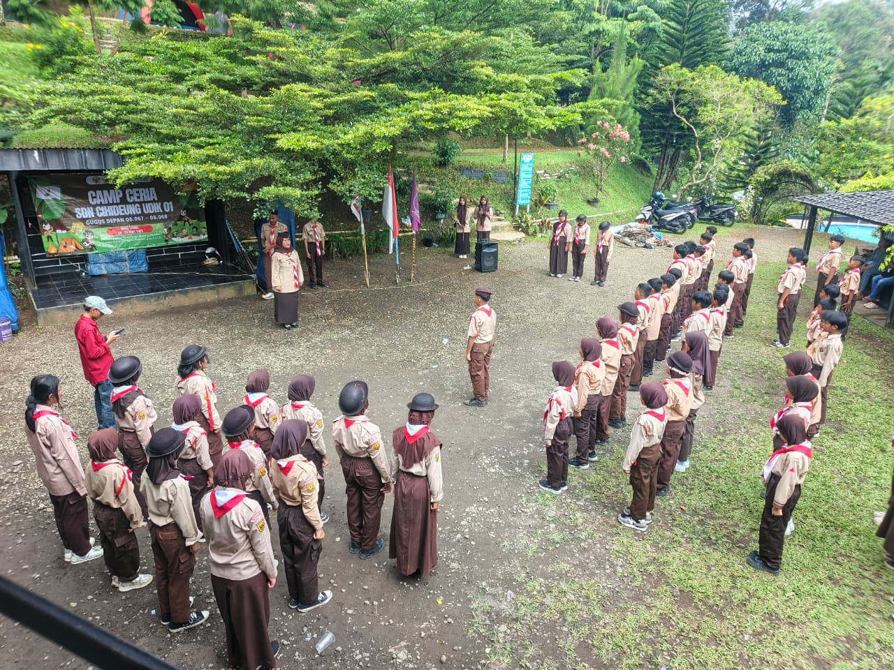 Wujudkan Generasi Penuh Aksi, SDN Cihideung Udik 01 Gelar Perkemahan Ceria di Swargiloga