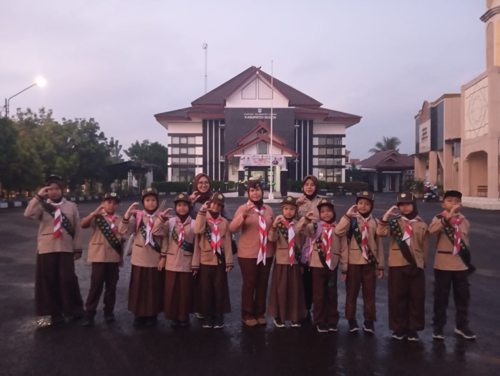 Penuh Semangat dan Keceriaan, Kwarran Ciomas Lepas Peserta Tapakan Garuda Siaga Angkatan II
