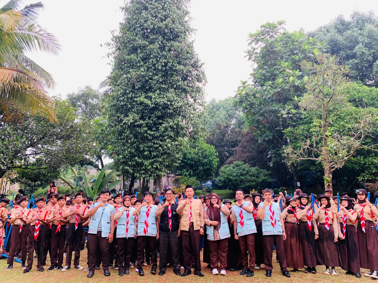 Pelantikan Kenaikan Tingkat Ramu dan Rakit serta Penerimaan Tamu Gugus Depan MTs Bahrul Ulum Digelar di Diga Park Tajurhalang