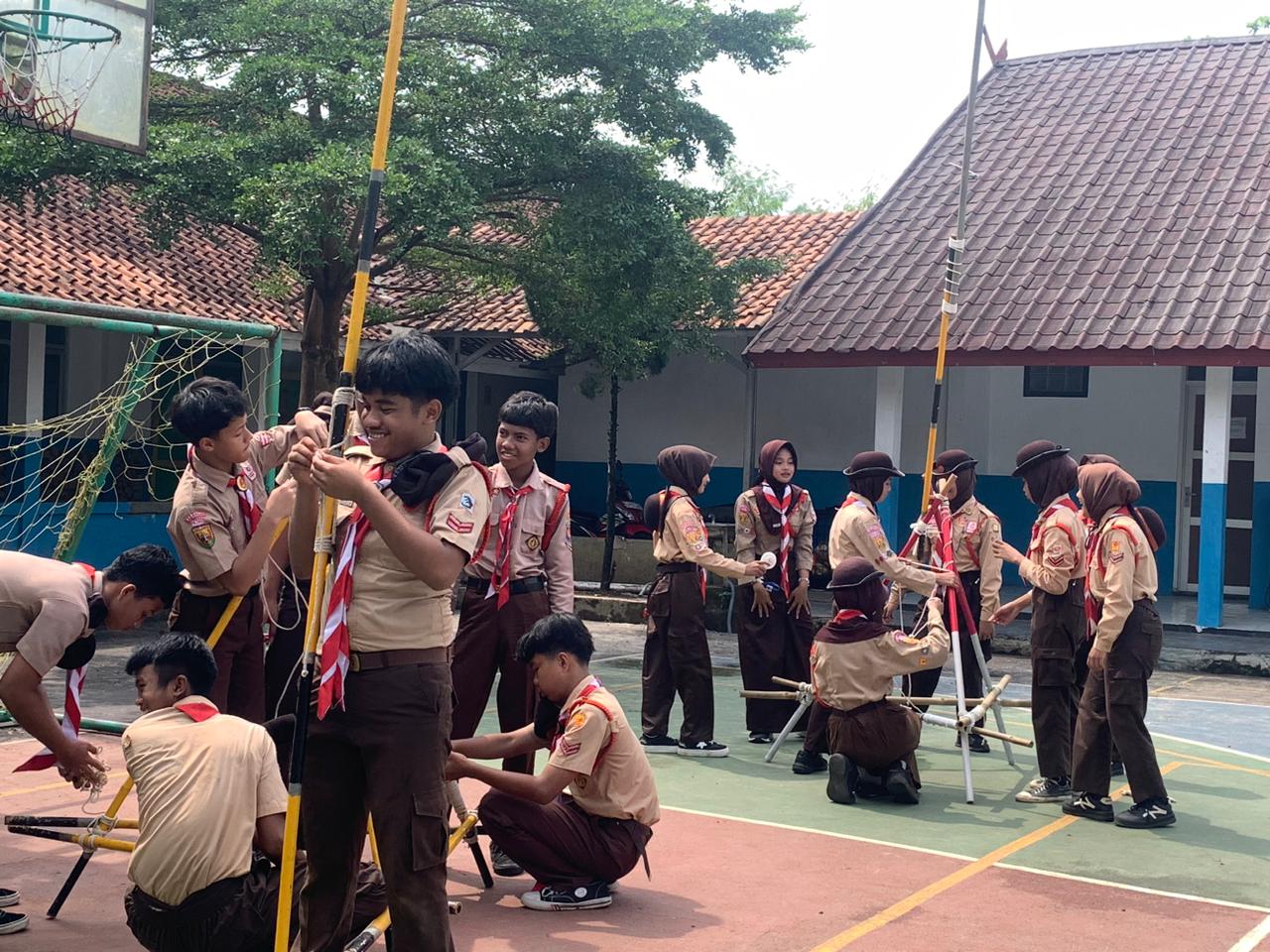 Scouting Skill Kwartir Ranting Cileungsi Materi Pionering Melatih Keterampilan, Membangun Kekompakan