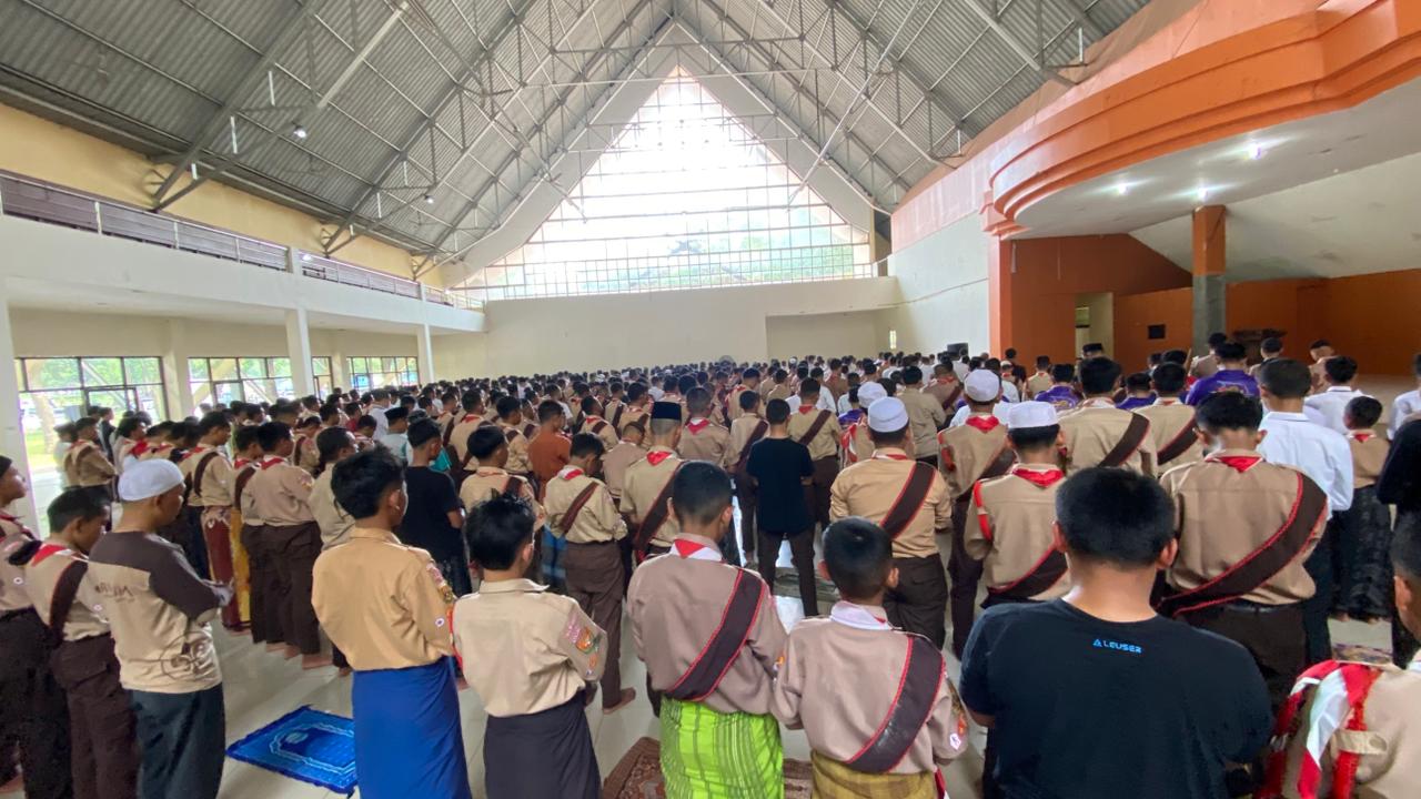 Tundukkan Kepala, Kuatkan Iman: Ribuan Pramuka Garuda Kabupaten Bogor Gelar Shalat Jum’at Bersama di Buper Cimandala