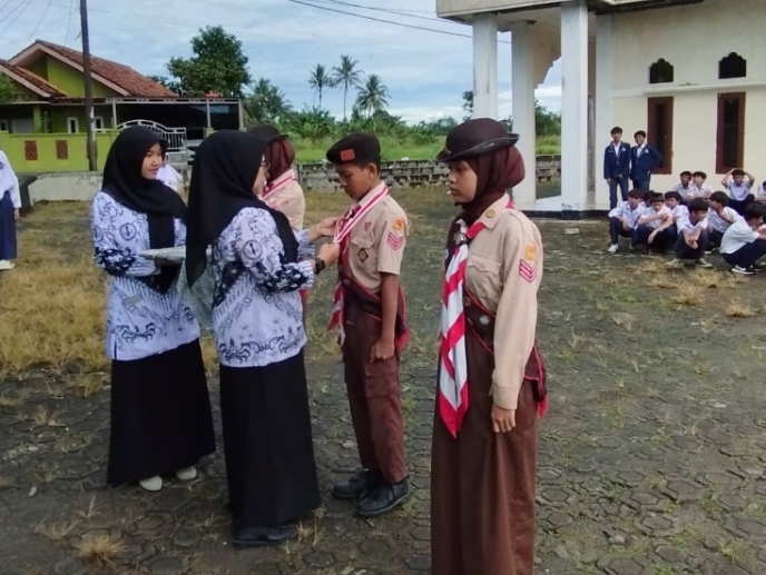 Keren! 3 Pramuka Penggalang SMP Adhi Bangsa Resmi Disematkan sebagai Pramuka Garuda