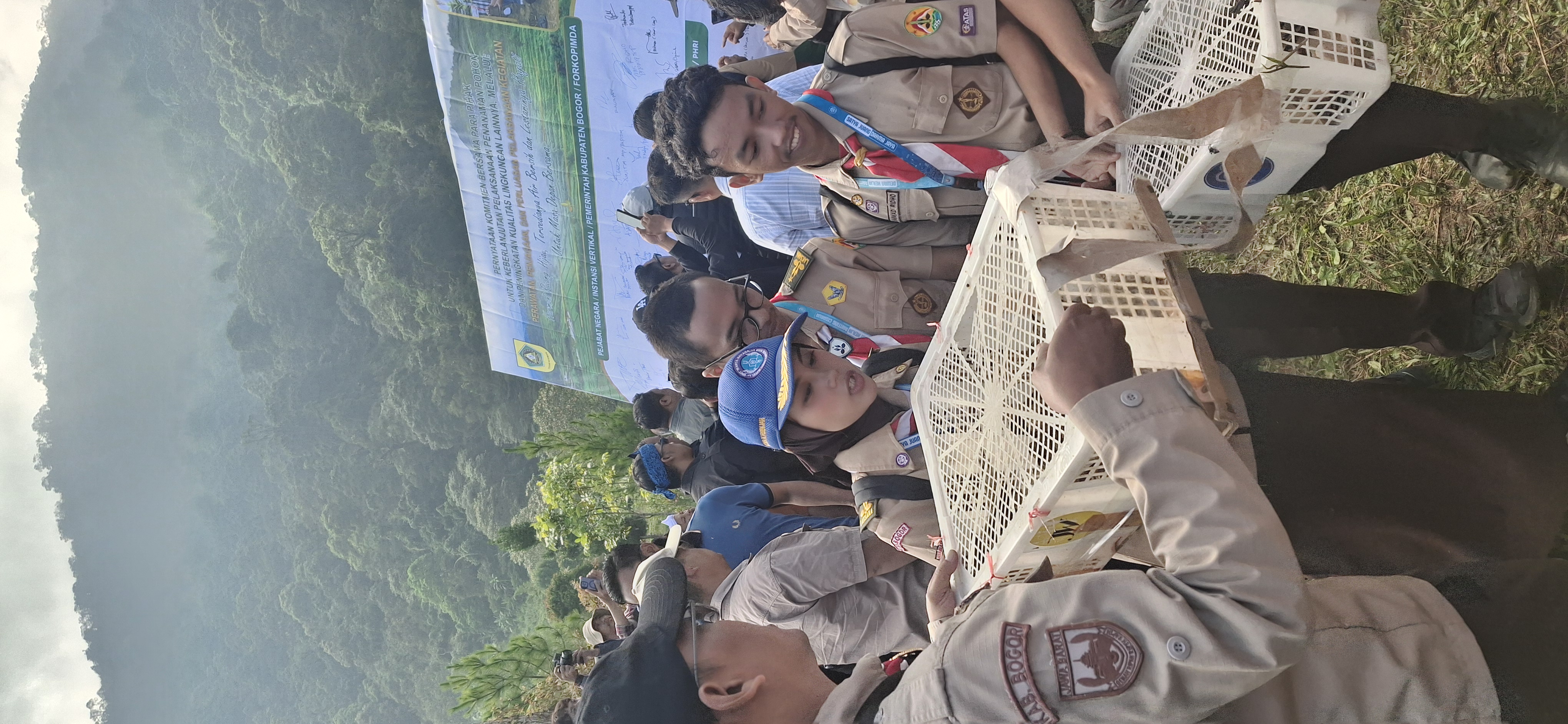 Peringatan Hari Dinas Lingkungan Hidup dan Rangkaian Hari Jadi Bogor ke 544 Tahun 2026 Langit Cisarua Kembali Bernyawa: Pramuka Kwaran Cisarua Lepas Burung ke Alam Liar di Puncak Ngalokat Cai