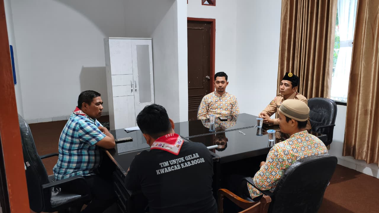 Kwarcab Kabupaten Bogor Terima Audiensi SMA Salman Alfariji Cibinong Terkait Beasiswa Pramuka Garuda