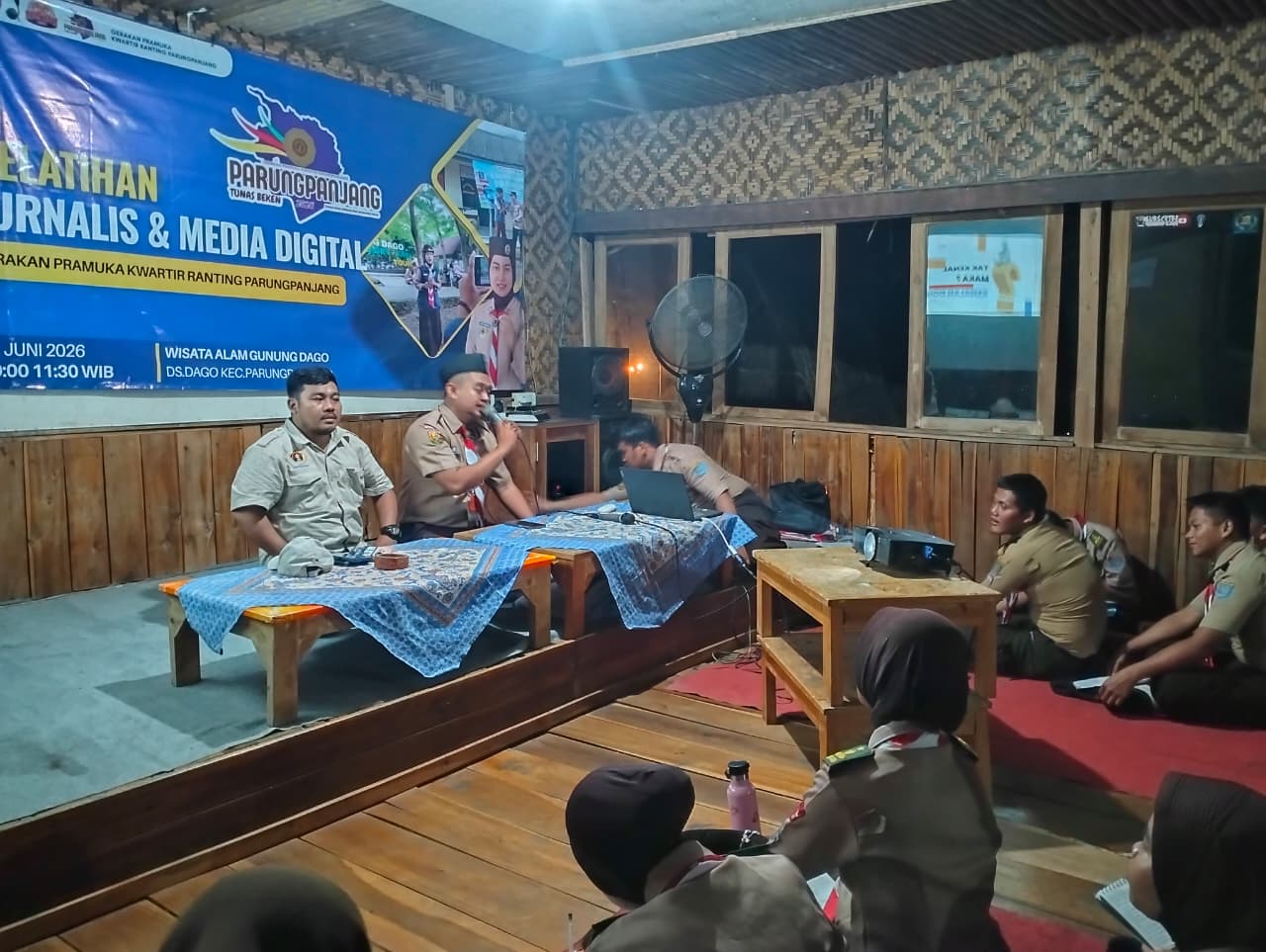 Pelatihan Jurnalistik dan Media Sosial pada Kegiatan Penyegaran dan Sinergitas Kwarran Parungpanjang