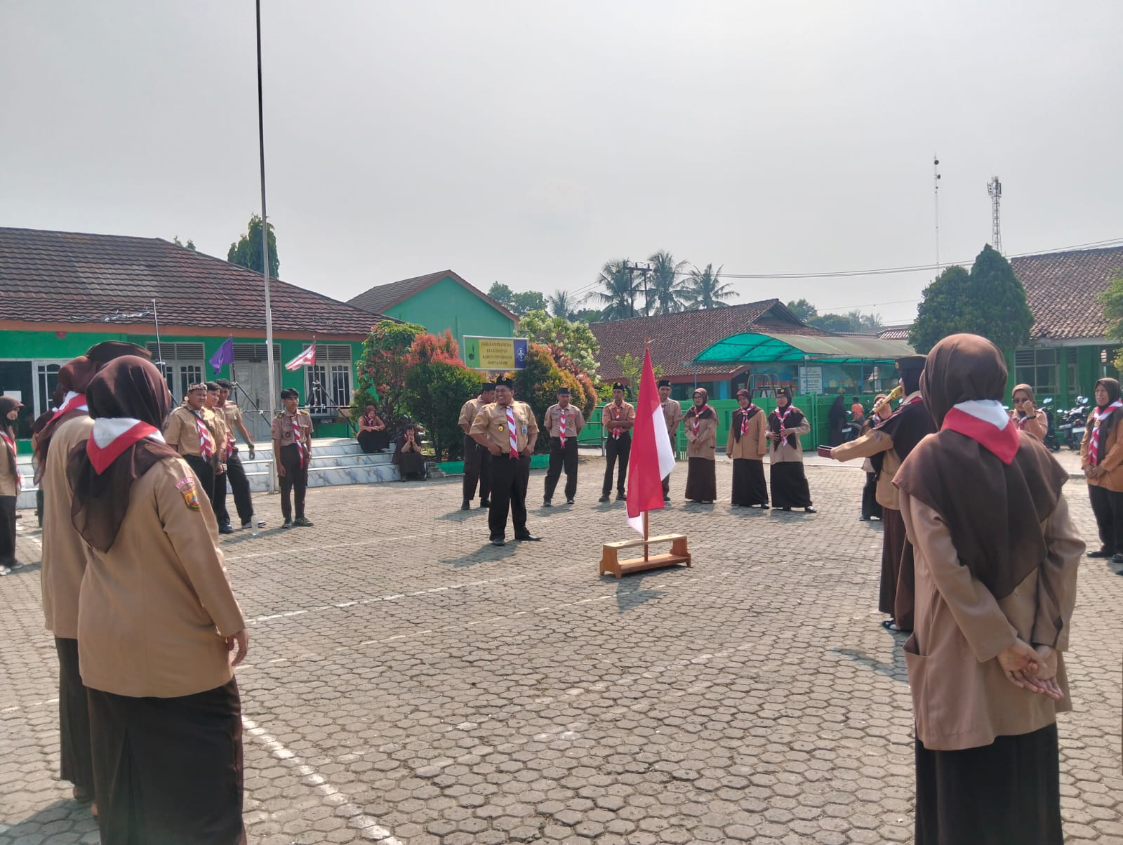 Latihan Tata Cara Upacara Siaga Tingkat Pembina Digelar di MTs Matla'ul Huda