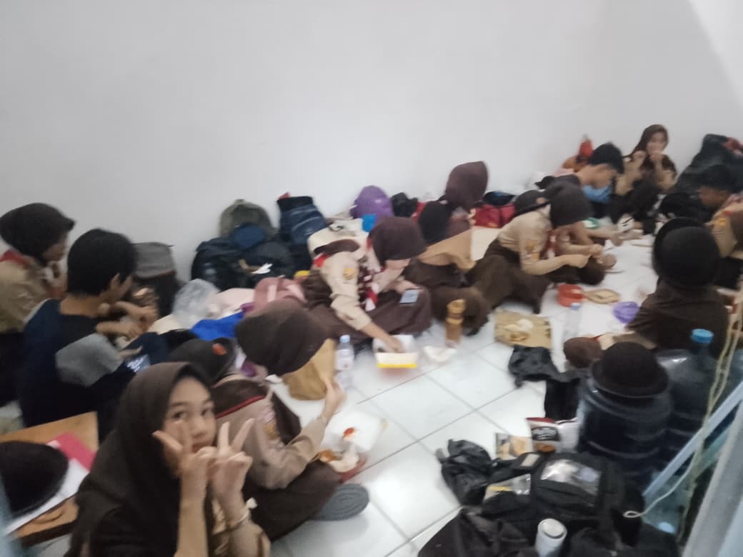 Kemah Blok MPLS SMP Al Ikhlas Tamansari Kenalkan Gugus Depan kepada Peserta Didik Baru