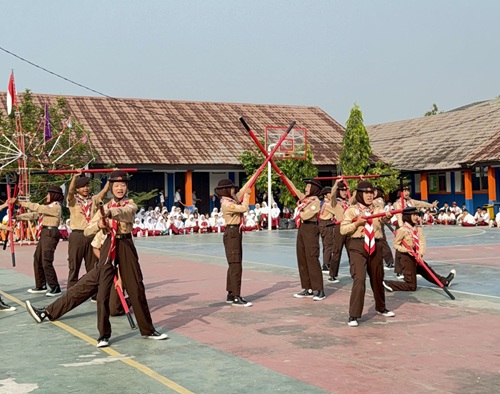 Pramuka SMPN 3 Cileungsi Unjuk Keterampilan pada MPLS Tahun 2026