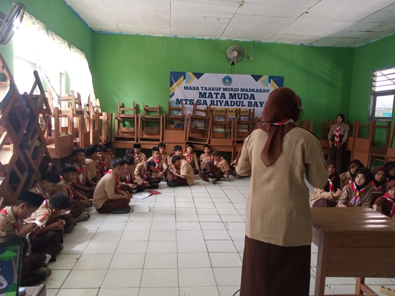 Membangun Karakter Lewat Pramuka, Peserta Masa Ta’aruf MTs SA Riyadhul Bayan Ikuti Perkemahan Anggota Baru di Gedung Yapira