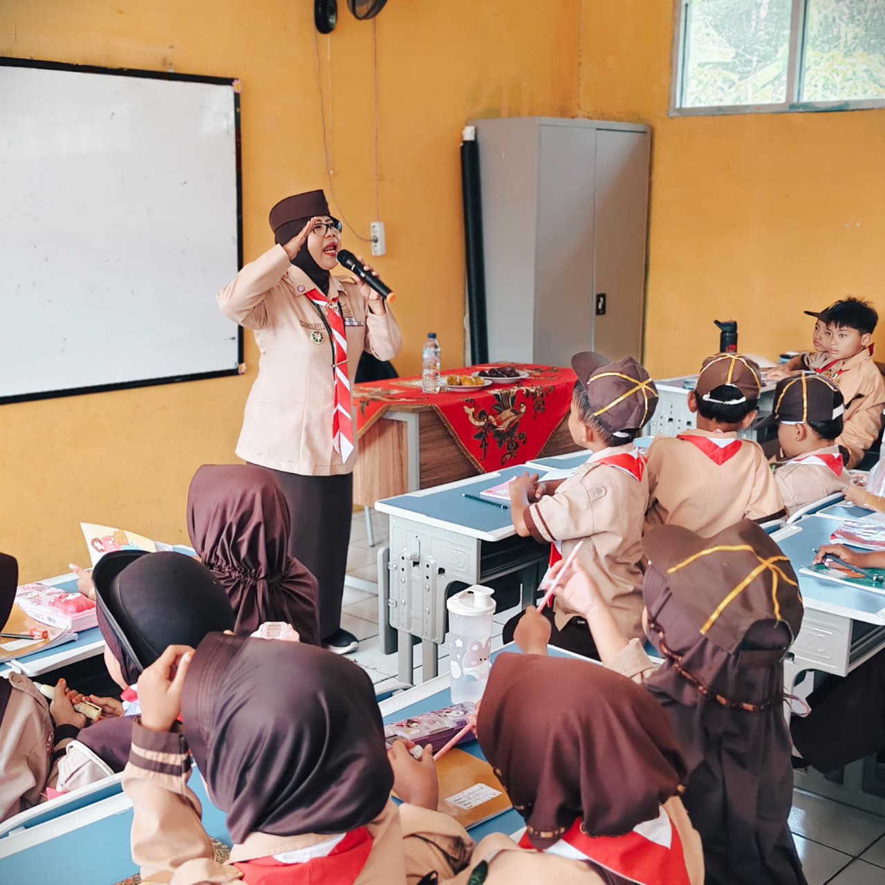 Keceriaan Pramuka Siaga Warnai Persari SDN Rumpin 01, Ketua Kwarran Rumpin Berikan Motivasi Penuh Semangat