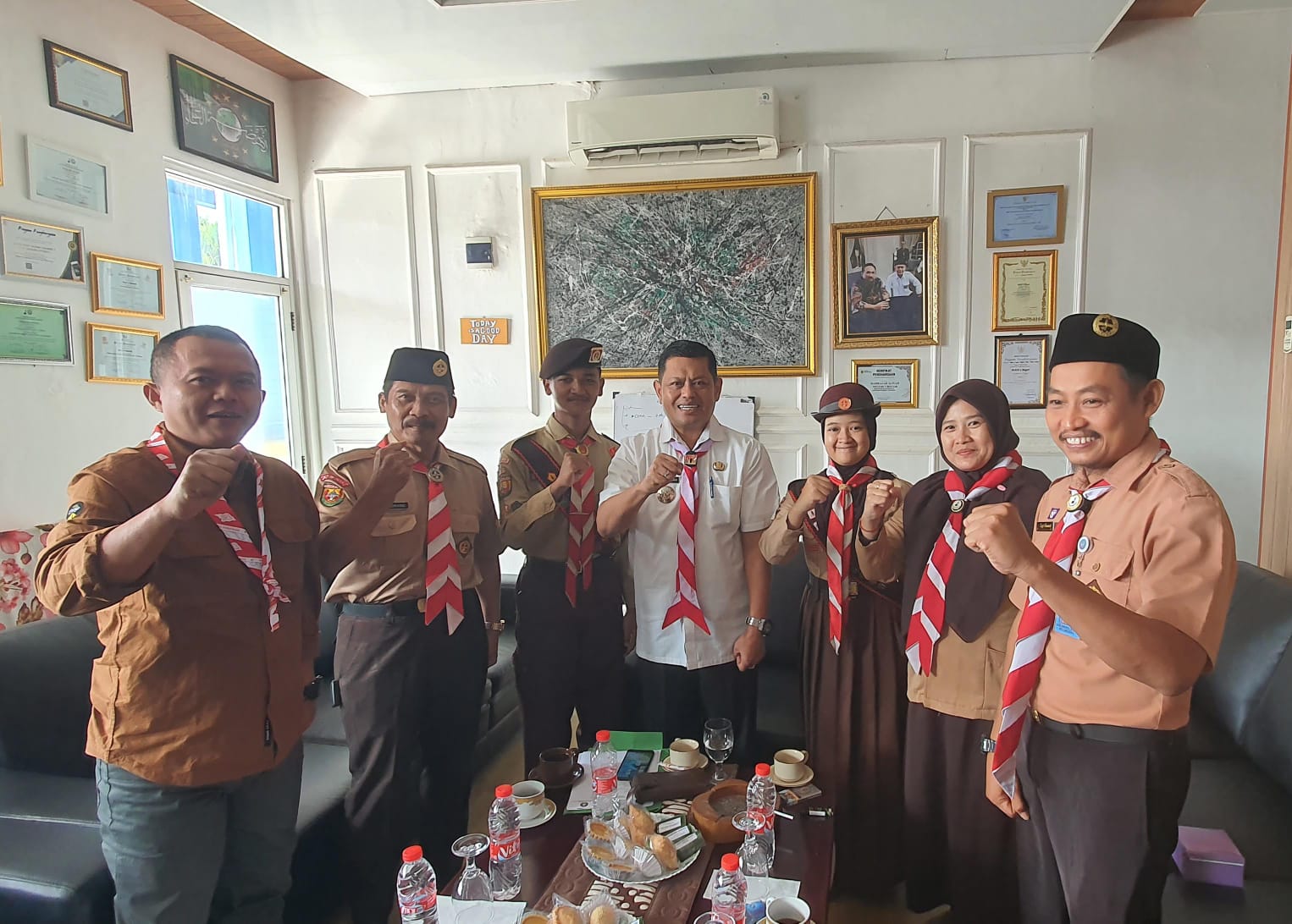 Ketua Mabiran beserta Pimpinan Kwarran Jonggol Berikan Motivasi kepada Dua Pramuka Penggalang Garuda Utusan Kwarran Jonggol Menuju Jambore Nasional 2026