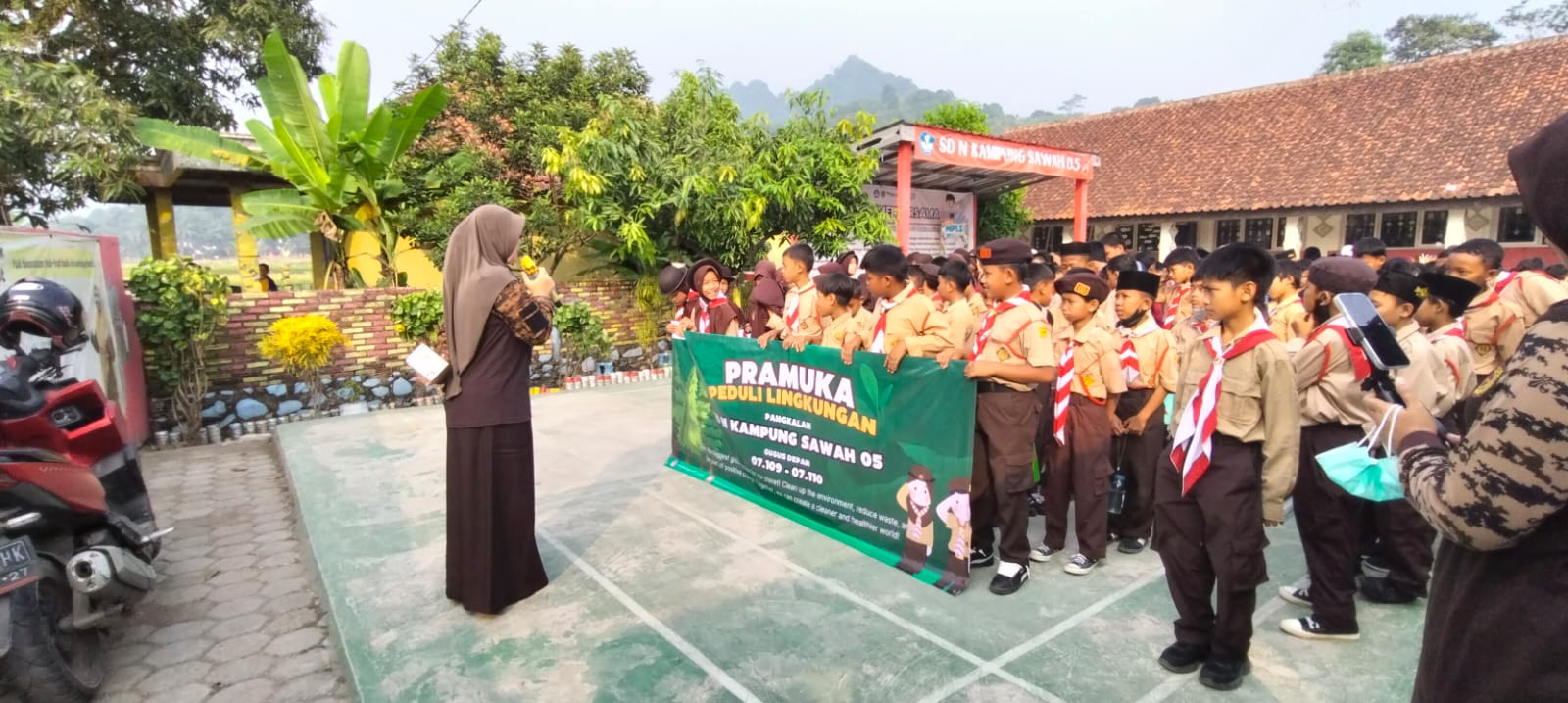 LATIHAN PRAMUKA SDN KAMPUNG SAWAH 05 WUJUDKAN AKSI NYATA PEDULI LINGKUNGAN MELALUI GERAKAN BERSIH SUNGAI CIPINANG