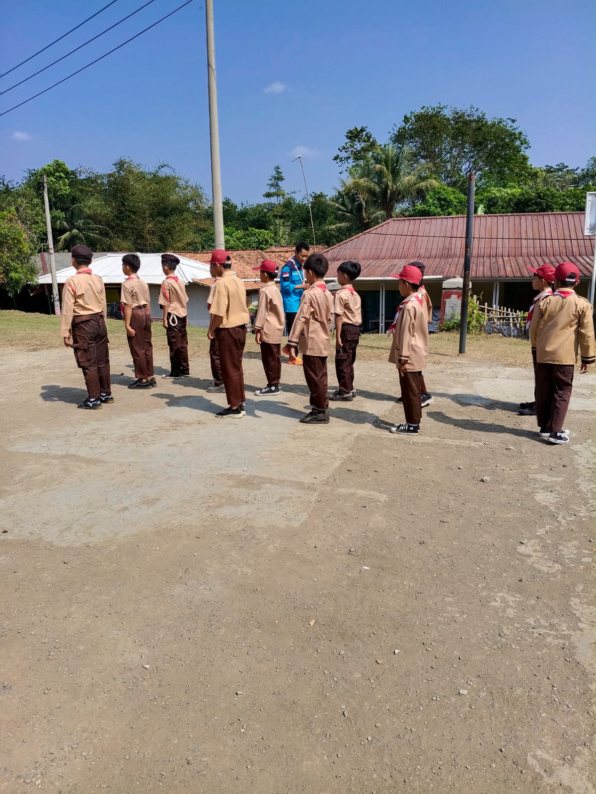 Latihan Mingguan Pramuka Gugus Depan SDN Sari Mekar Berlangsung Penuh Semangat dan Antusias