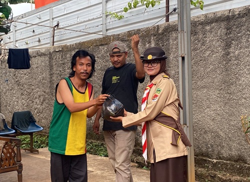 Cerita Nadya Kalisya Putri, Pramuka Garuda SMK PGRI Karisma Bangsa, Wujudkan RTL dengan Berbagi kepada Masyarakat
