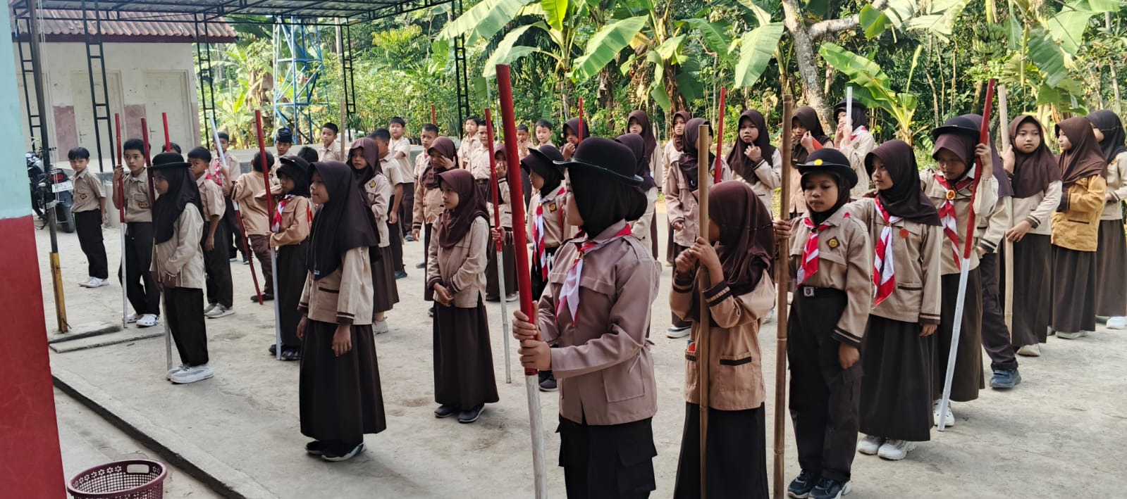 Belajar Kehormatan, Bermain Penuh Makna: Pramuka SD N Leuwibatu 04 Tanamkan Karakter Melalui Kode Kehormatan dan Games Edukatif
