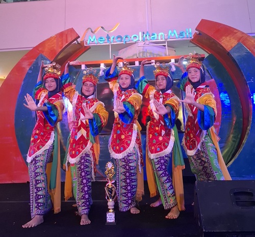 Tampil Kompak, Tim Tari Pramuka Putri SMPN 3 Cileungsi Raih Juara 3