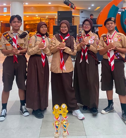 Anggota dan Pembina Pramuka SMPN 1 Cileungsi Raih Juara Lomba Menyanyi Gebyar Pramuka 2026