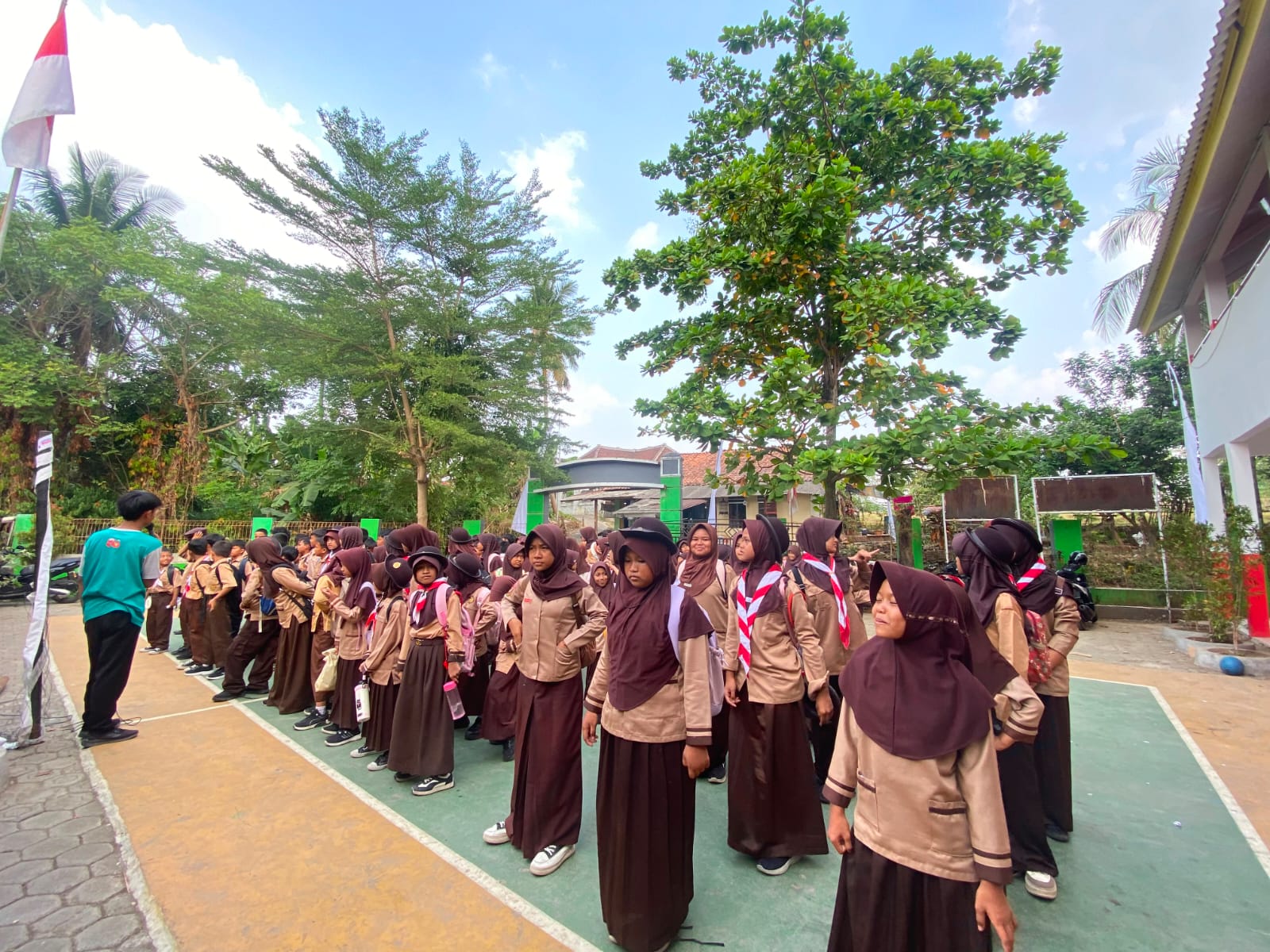 PENGENALAN KEPRAMUKAAN SIAGA DAN PENGGALANG SDN CARIU 02