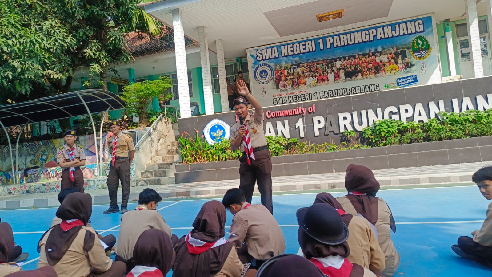 Materi Kepemimpinan PAB Pramuka Digelar di Lapangan SMAN 1 Parungpanjang