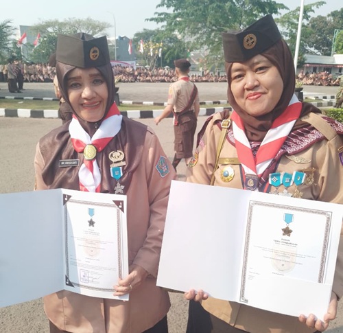 Kak Sri Rismayanti, S.P., M.Pd Ketua Mabigus SMPN 3 Cileungsi Terima Penghargaan Pancawarsa III