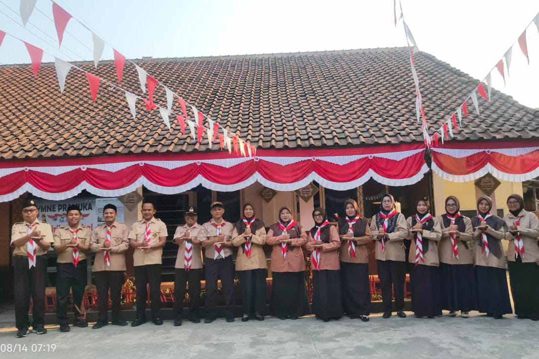 Upacara Memperingati Hari Pramuka Ke-65 di SDN Sasakpanjang 01