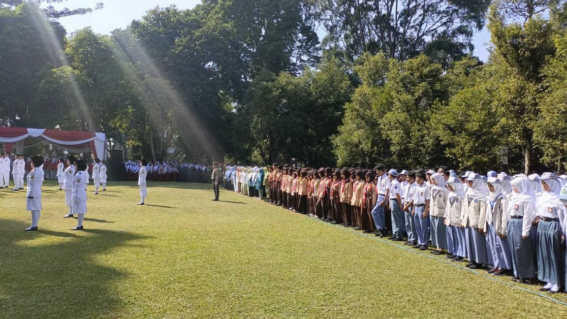 Semangat Kemerdekaan Membara, 137 Anggota Pramuka Caringin Ikuti Upacara HUT RI ke-81