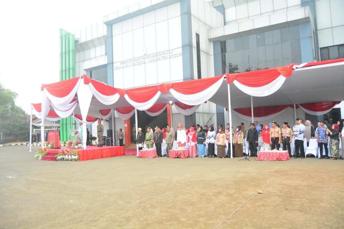 Kwarran Jonggol Ikuti Upacara Penurunan Bendera HUT ke-81 Kemerdekaan RI Tingkat Kecamatan Jonggol Tahun 2026