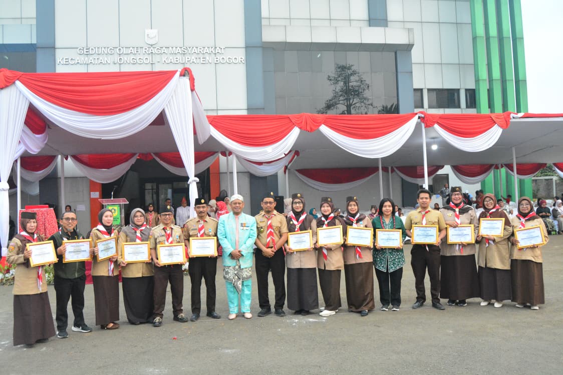 Kwarran Jonggol Berikan Penghargaan kepada Sanggar Bakti Berprestasi pada Momentum HUT ke-81 RI Tingkat Kecamatan Jonggol Tahun 2026