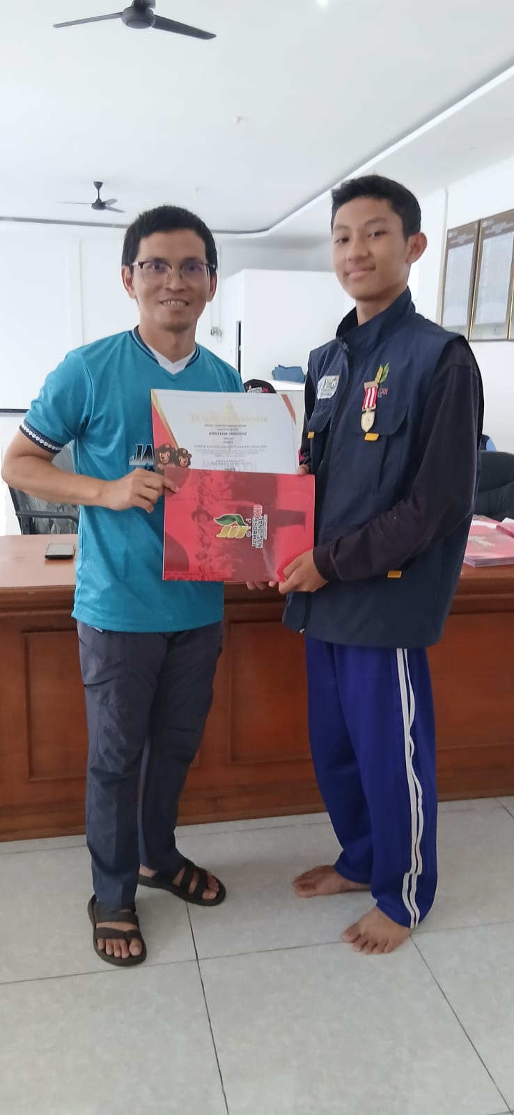 PENYERAHAN SERTIFIKAT JAMNAS XII 2026: WAKA BINAMUDA KWARCAB KABUPATEN BOGOR APRESIASI PARA PESERTA
