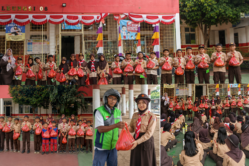 Pramuka SDN Cileungsi 06 Bagikan Puluhan Paket Sembako dalam Kegiatan Pramuka Berbagi