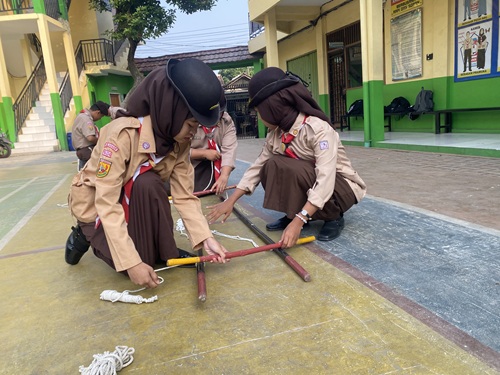 Pramuka SMK Bina Teknika Cileungsi Asah Keterampilan dan Kekompakan Antar-Sangga Melalui ”Gelora Adwisa”
